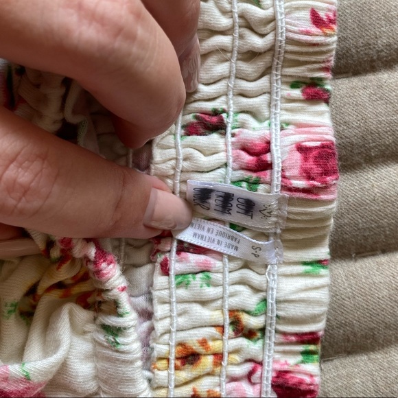 Floral Crop Top 🌸💗 - Picture 3 of 4